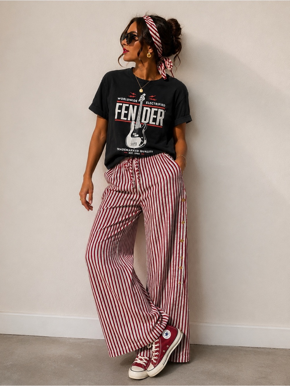 FENDER Black Graphic Tee with a Fender Guitar Logo Unisex - Picture 2 of 11